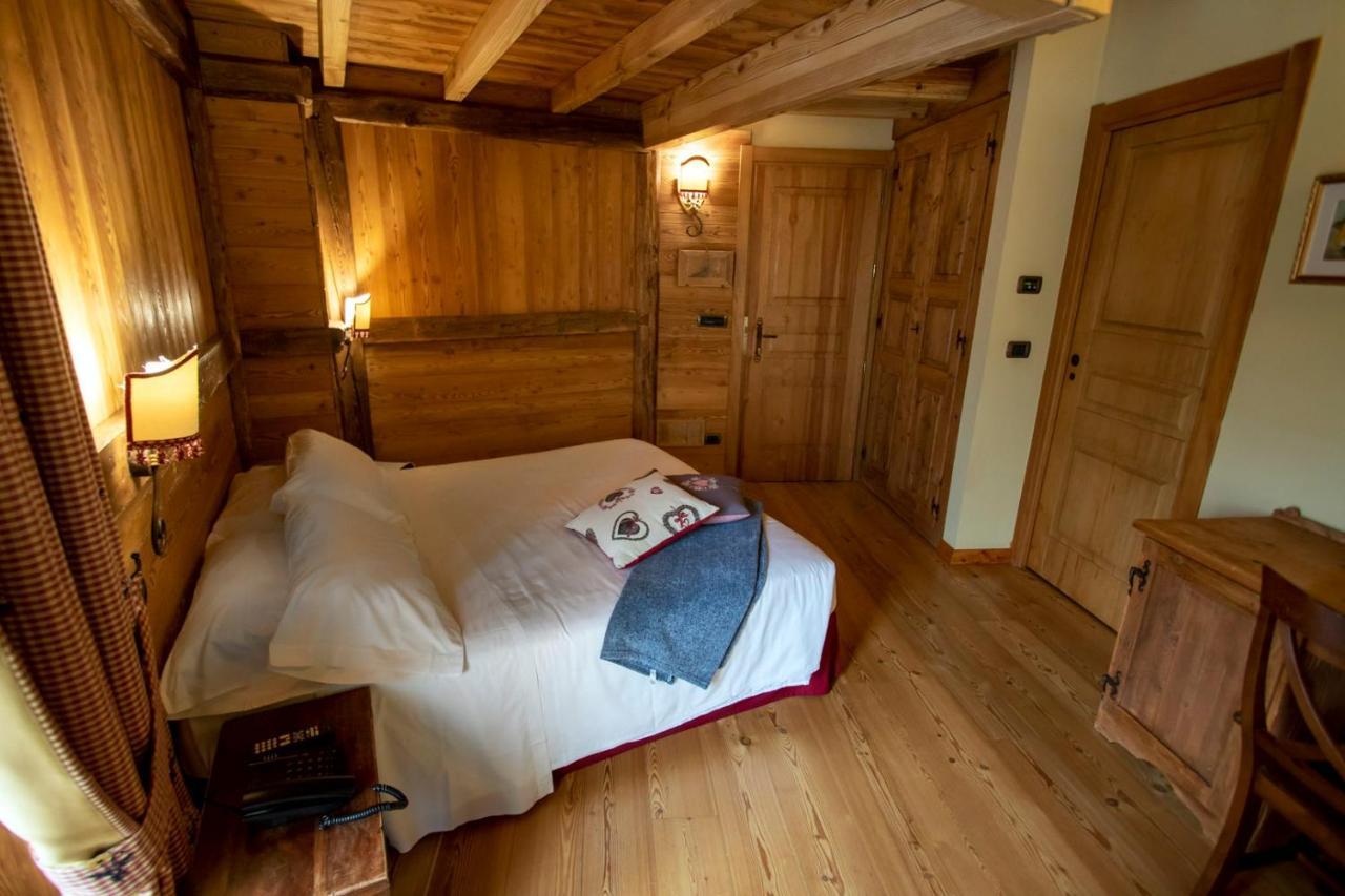 Laghetto Alpine Hotel & Restaurant Брюссон Экстерьер фото